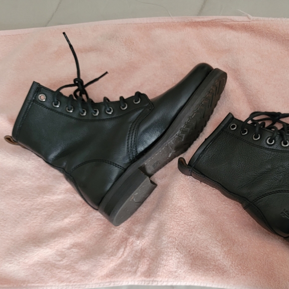 Frye Black Veronica Leather Combat Boots, size 5.5 - Picture 4 of 13